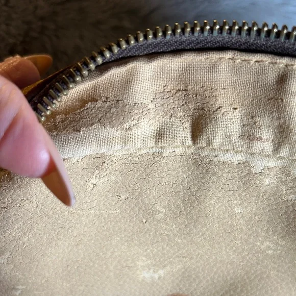 368. Vintage Etro Travel Pouch - Picture 12 of 13